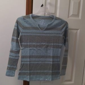 Time and Tru Grey V-Neck Tee Long Sleeve Small